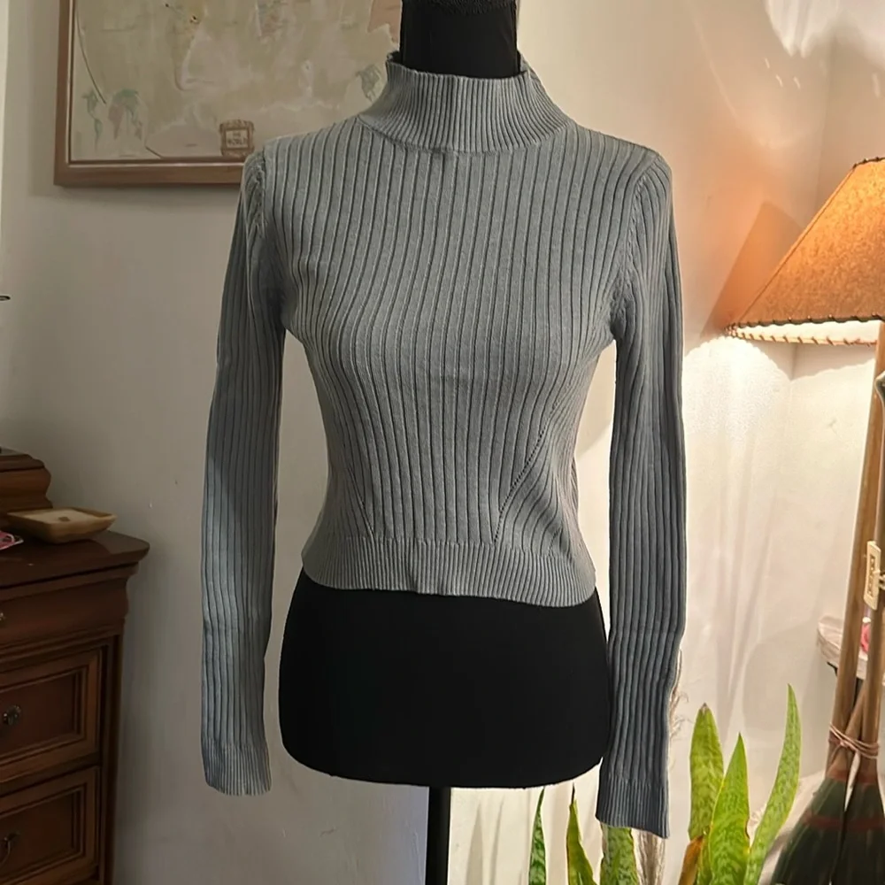 Sweater 💙 - Picture 1 of 3